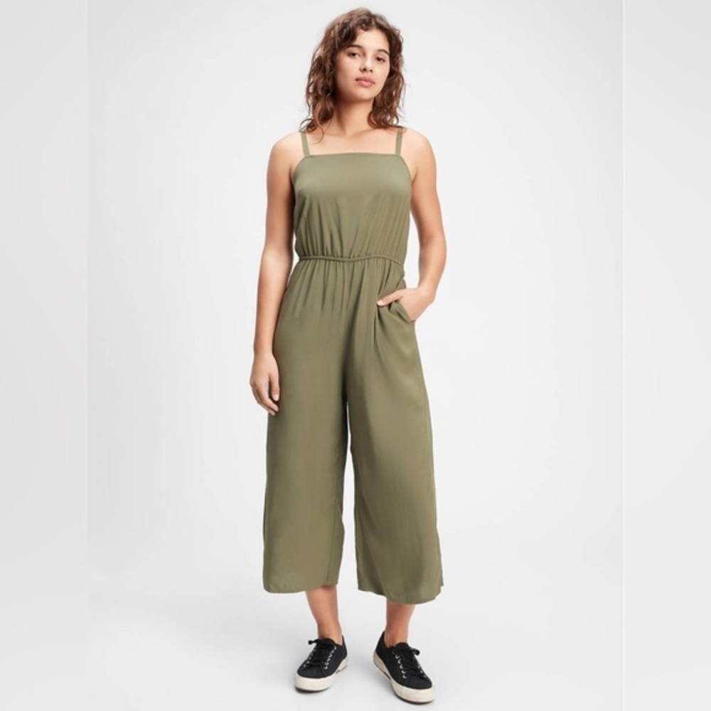 GAP Tall Summer Olive Green Jumpsuit Cropped Leg with Pockets and Adj Straps